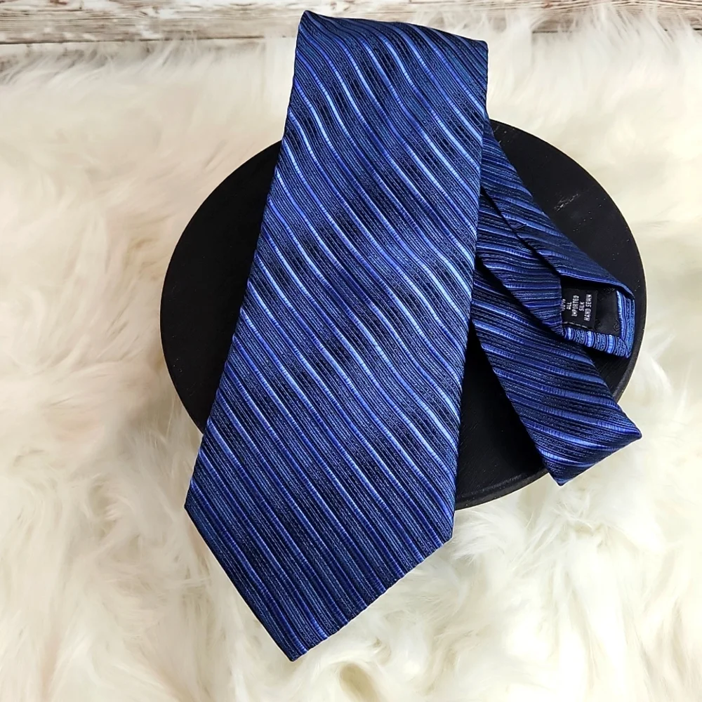 Mens Claiborne Neck Tie, Blue diagonal  stripe,100% All Imported Silk, Hand sewn
